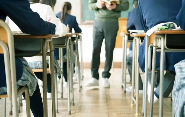 Pupils Beat Up Teachers pupils beat up teacher