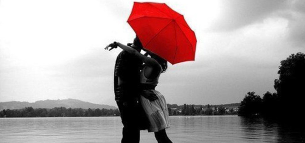 couple-in-rain