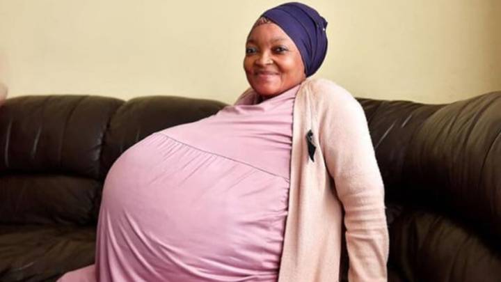 Gosiame Thamara Sithole sets new record by giving birth to 10 babies at once Gosiame Thamara Sithole has set a new world record by giving birth to 10 babies at once