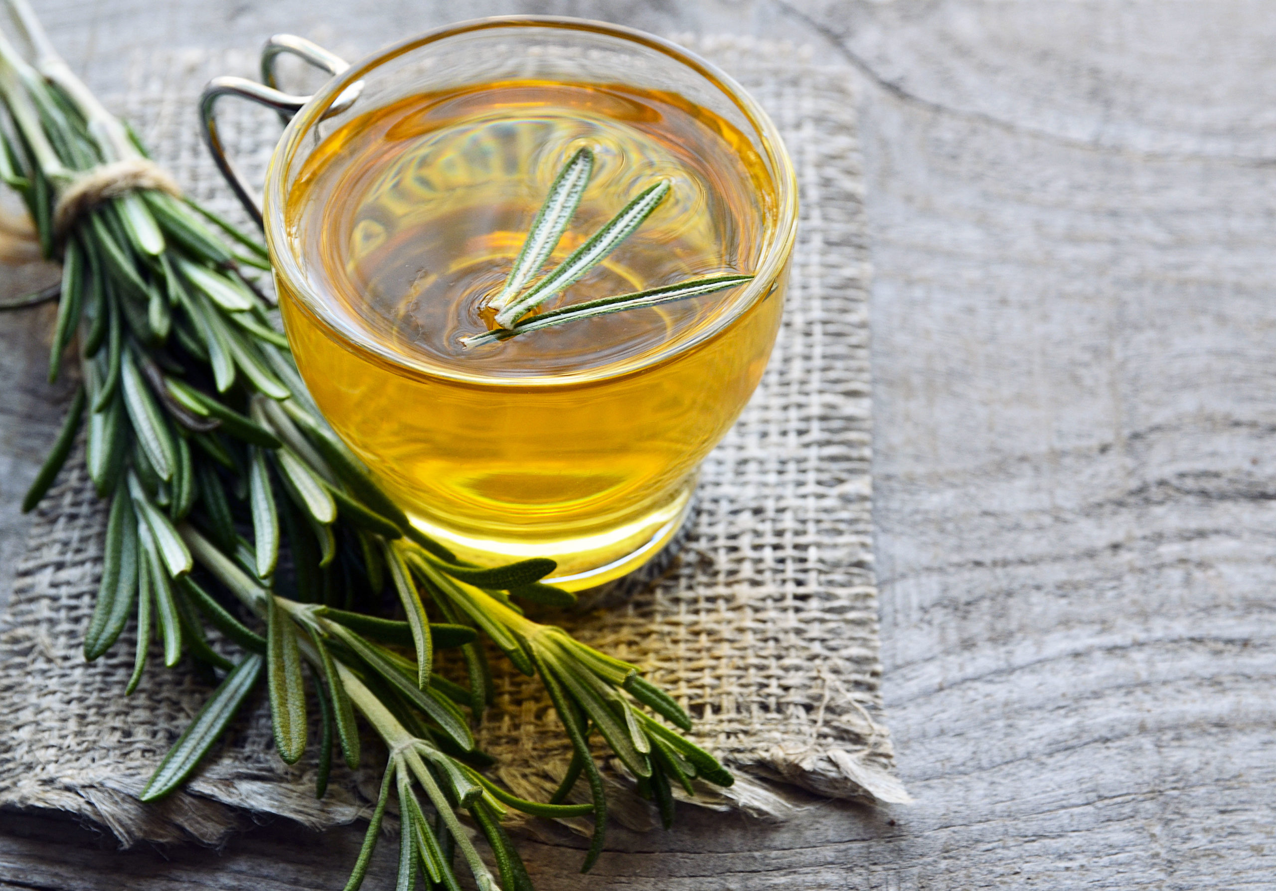 5 Health Benefits Of Rosemary Tea   893aa10744db47d584228b6023bb5f6e 2 Scaled 