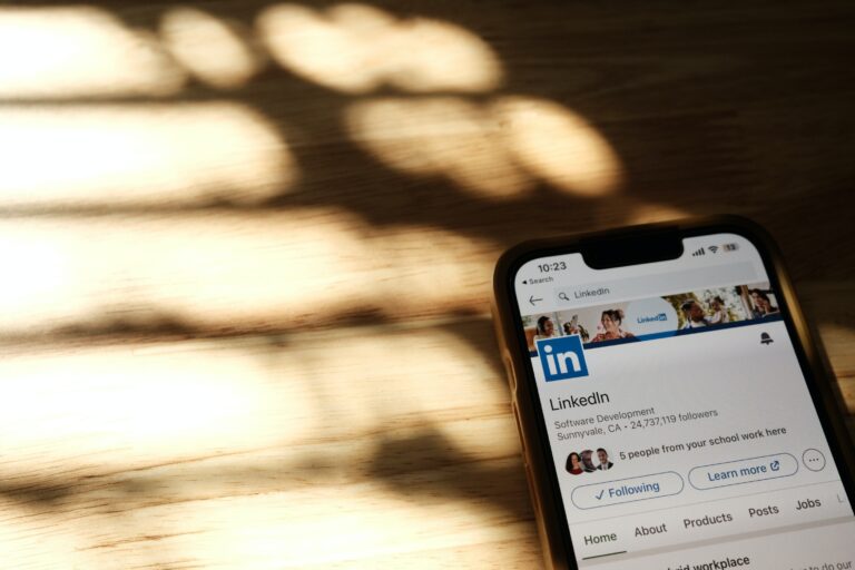 5 tips to make your LinkedIn profile stand out to recruiters