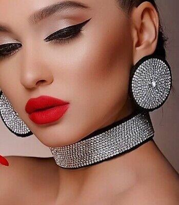 Chokers are making a comeback! Chokers are making a comeback!