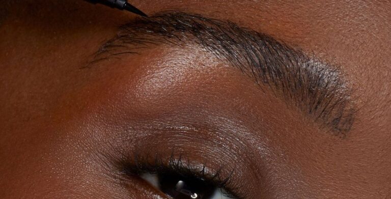 Define your eyebrows the right way Define your eyebrows the right way