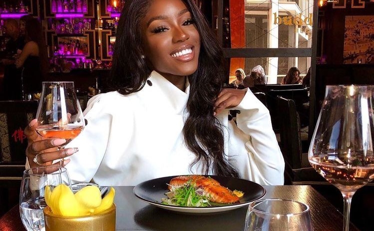 Restaurant etiquette for the classic lady Restaurant etiquette for the classic lady