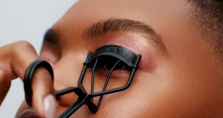 The beauty secret behind perfectly curled lashes The beauty secret behind perfectly curled lashes