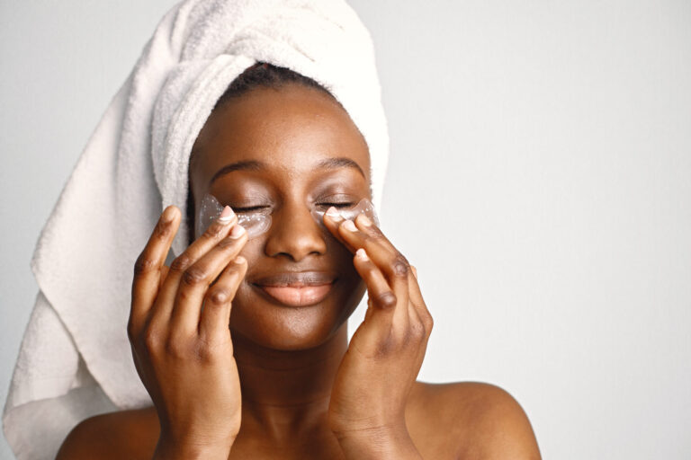 Daily habits that cause your skin breakouts Daily habits that cause your skin breakouts